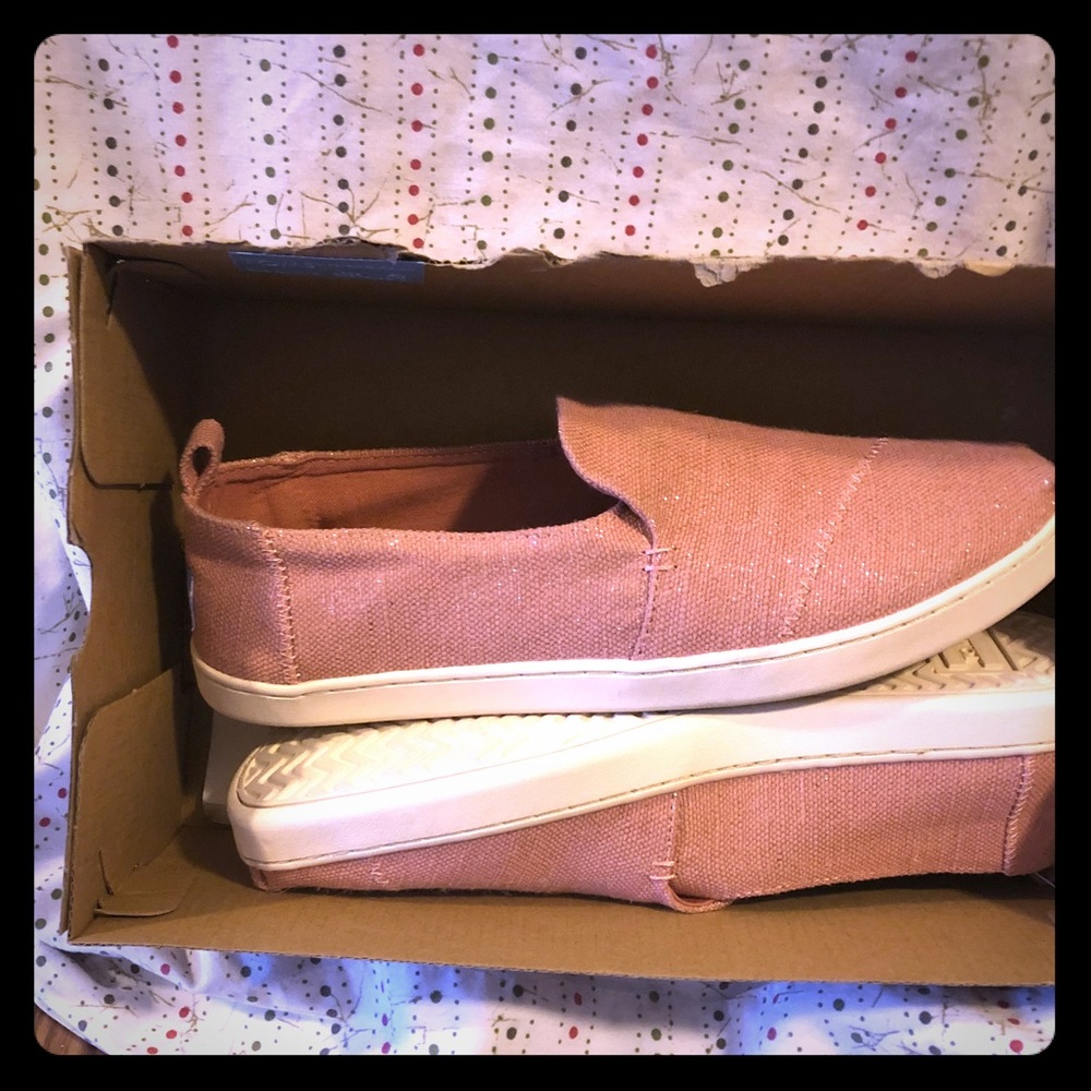Brand new toms canvas with nude rubber sole